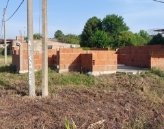 Terreno con cimientos etc